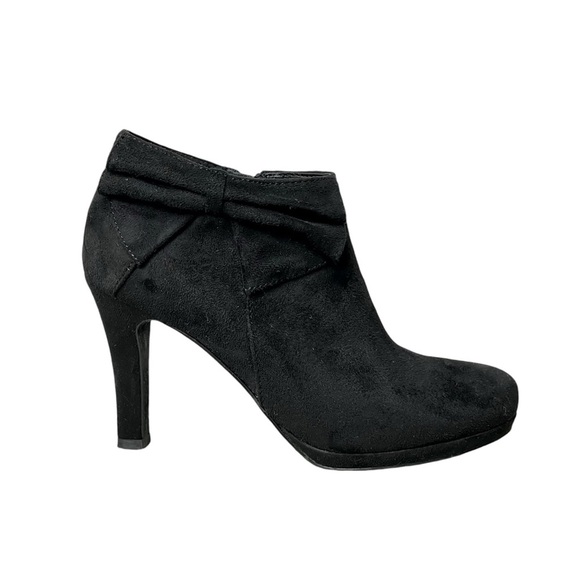 Billie Faux Suede Black Heeled Booties Zip Closure Size 7.5 - Picture 1 of 9
